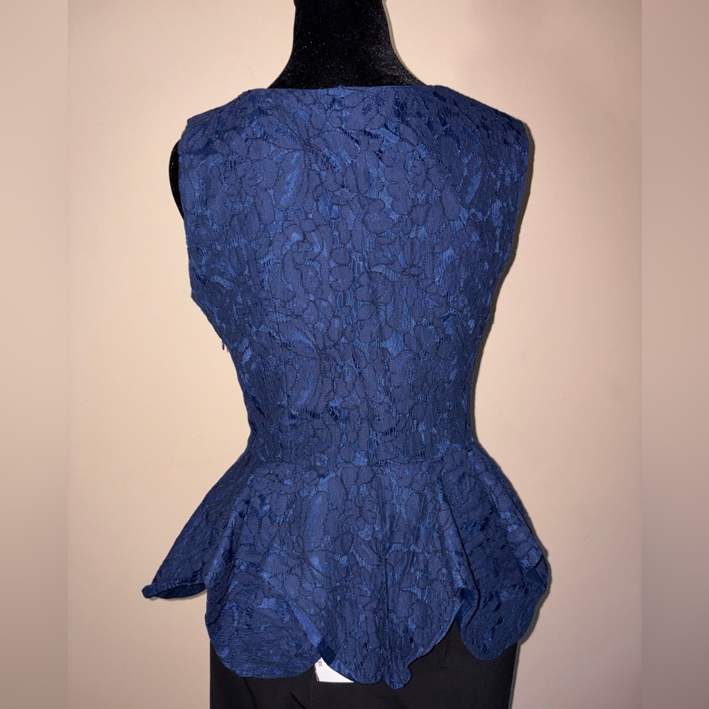 Lulu's Sleeveless Navy Blue Floral Lace Peplum Top -EUC - Picture 4 of 6